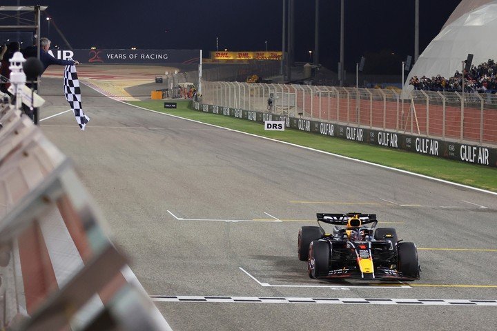 Primera bajada de bandera para Verstappen en el 2024. (AP)