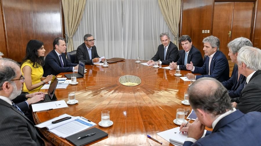 Luis Caputo se reunión con la segunda del FMI, Gita Gopinath