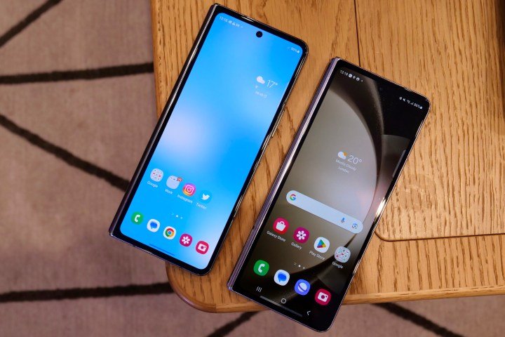 Las pantallas de cubierta del Samsung Galaxy Z Fold 4 y Galaxy Z Fold 5.