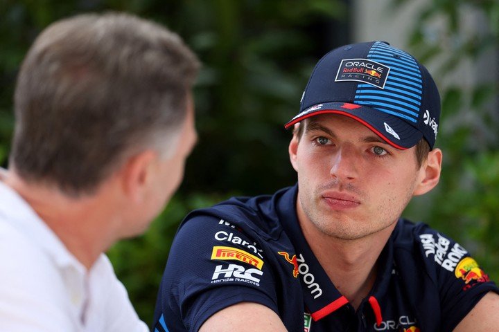Max, con Horner, en el Melbourne Park. (Reuters)