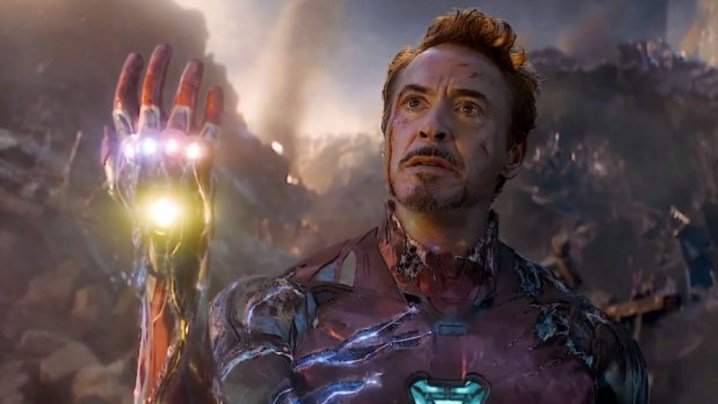 Tony a punto de chasquear los dedos en "Avengers: Endgame".