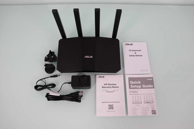 Contenido de la caja del router Wi-Fi ASUS RT-BE58U