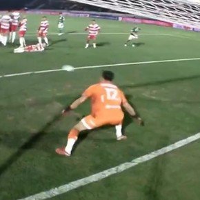 Video: había cocodrilo y fue gol por debajo de la barrera