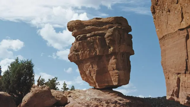 Roca en precario equilibrio.