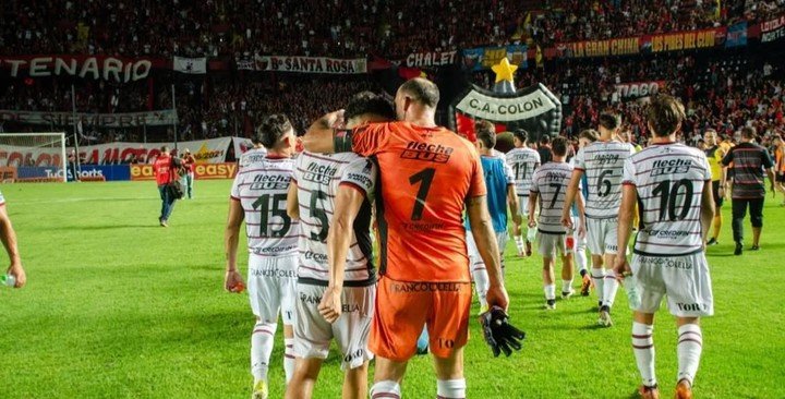 Colón festeja su primera victoria en el torneo y se empieza a ilusionar (Prensa Colón).