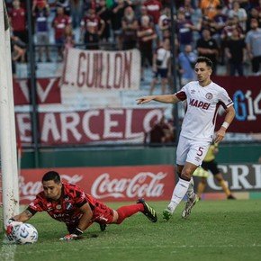 La historia del arquero que no pudo cambiar su camiseta ante Lanús: tiene cuatro trabajos para llegar a fin de mes 