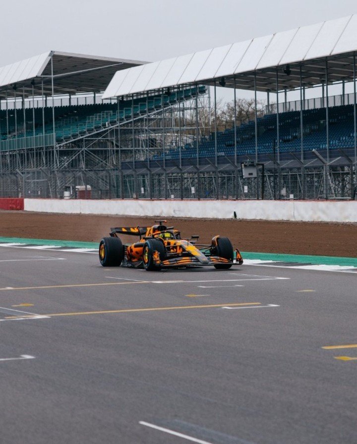 El MCL39, en acción en Silverstone. (McLaren)