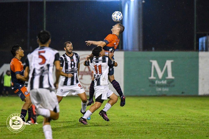 El Charrúa le ganó a El Porvenir este miércoles (Prensa Central Córdoba).