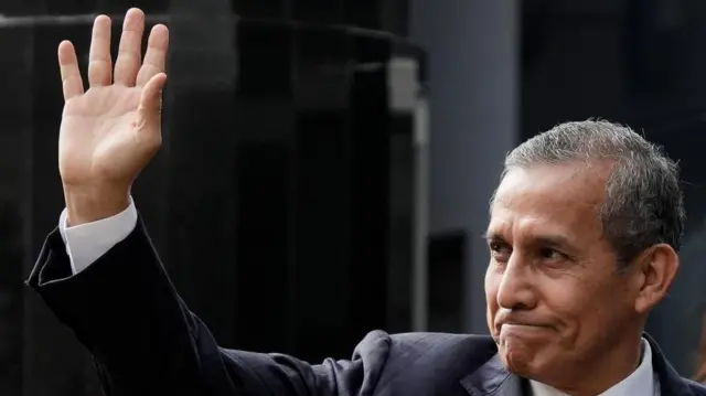 El expresidente Humala llega al tribunal de Lima que lo ha condenado.