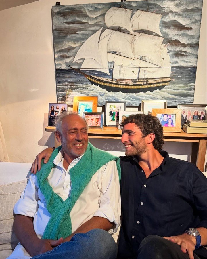 Gustavo Yankelevich, abuelo de Valentín, junto a él. (@valenyan_)