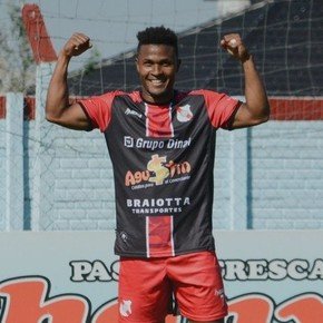 Luján ganó y es más líder que nunca en la Primera C
