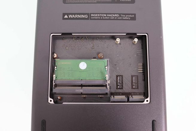 Ranura para las RAM y unidades M.2 NVMe del UGREEN NASync DXP4800 Plus