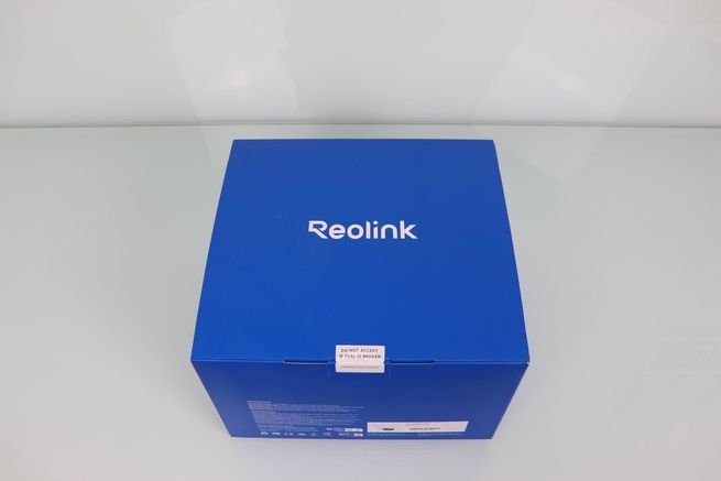 Zona superior de la caja de la cámara IP Reolink Elite Floodlight WiFi