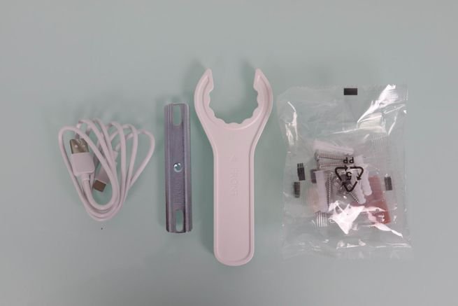 Accesorios incorporados por Reolink en la caja de la Reolink Elite Floodlight WiFi para su instalación
