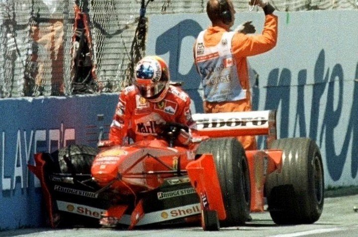 Michael Schumacher, ya bicampeón, terminó contra el Muro de los Campeones en 1999.