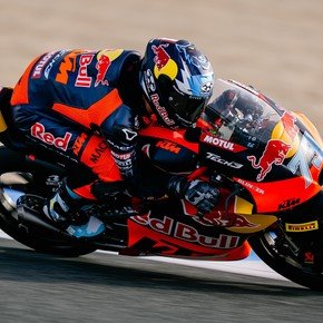 Gran viernes de Valentín Perrone en Aragón: clasificó a la Q2 en Moto3