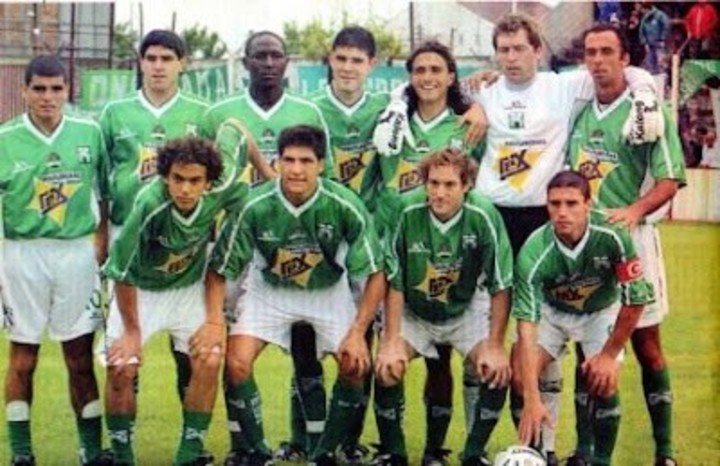 El plantel de Ferro en la temporada 2002/2003.