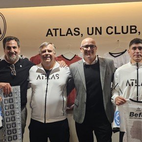 La peculiar presentación de la camiseta de Atlas