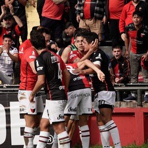 El Pulga Rodríguez volvió con todo a Colón: gran avivada y asistencia