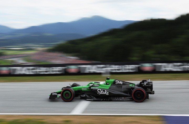 El Sauber con el que corrió y volverá a correr Aron. (REUTER)