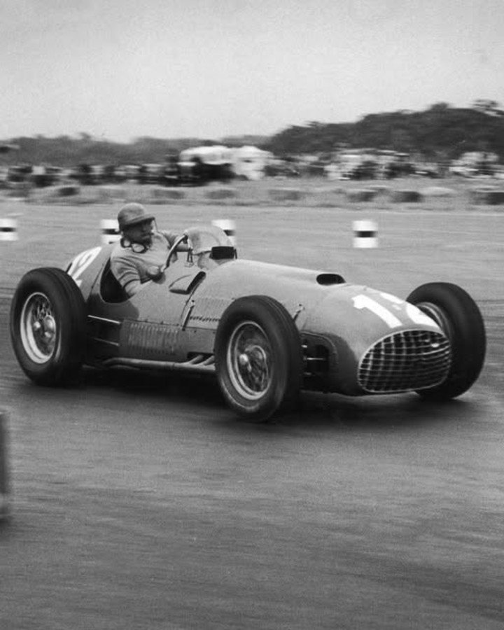 La Ferrari de Froilán González en Silverstone, clave en la historia de la escudería. (@f1)