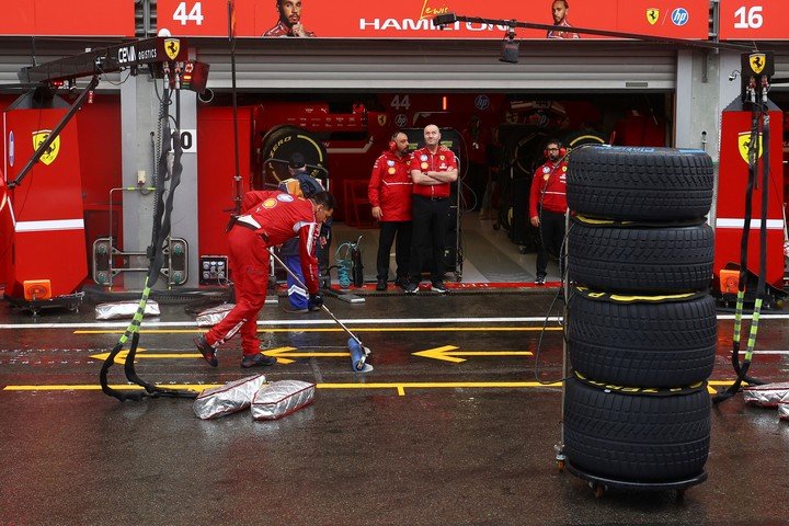 Secan el box de Ferrari en Bélgica.