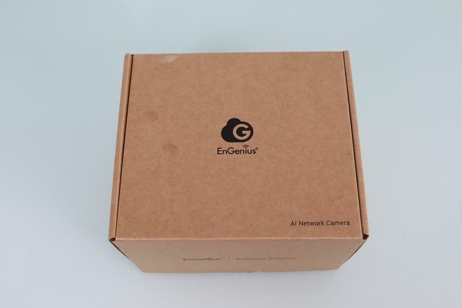 Frontal de la caja de la cámara IP EnGenius ECC100