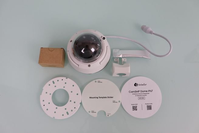 Contenido de la caja de la cámara EnGenius ECC100