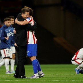 Simeone, la loca corrida, su abrazo con Julián Álvarez y qué dijo en conferencia