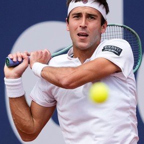 Etcheverry se retiró por lesión en los cuartos del ATP 250 de Hangzhou