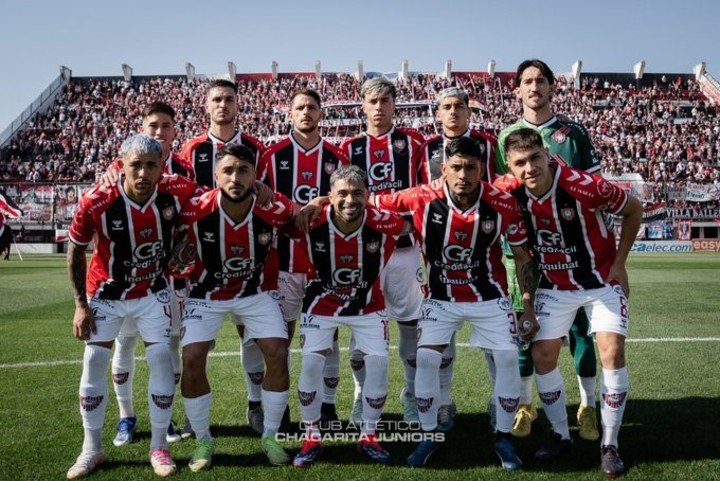 Los jugadores, el blanco principal de Di Pierro (Foto: Prensa Chacarita)