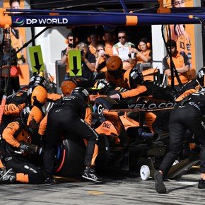 Video: la parada fallida de Norris en boxes y la particular reacción de Verstappen por el intercambio de posiciones con Piastri