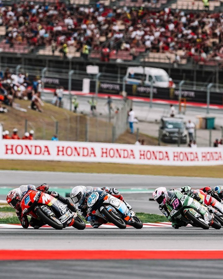 Morelli en acción durante el GP de Barcelona de Moto3.
