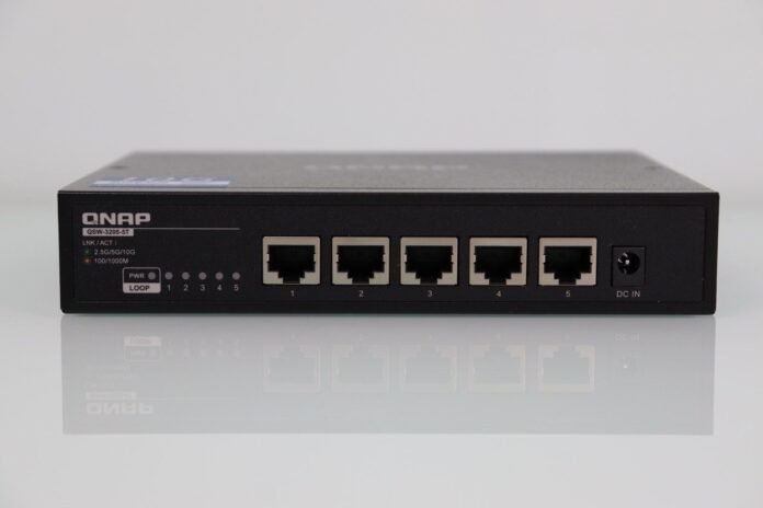 Sorteamos un QNAP QSW-3205-5T, un switch con puertos 10G perfecto para tu casa