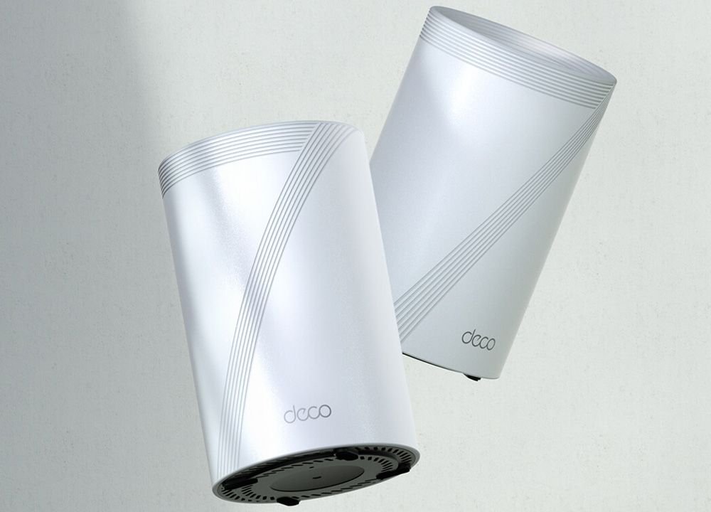 Sistema Wi-Fi Mesh TP-Link Deco BE65 de color blanco, mostrando su diseño cilíndrico minimalista sobre un fondo neutro.