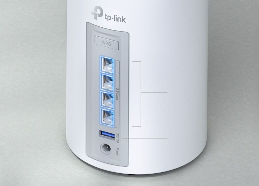Vista trasera de un nodo TP-Link Deco BE65 mostrando en detalle sus cuatro puertos 2.5G Multigigabit y el puerto USB 3.0.