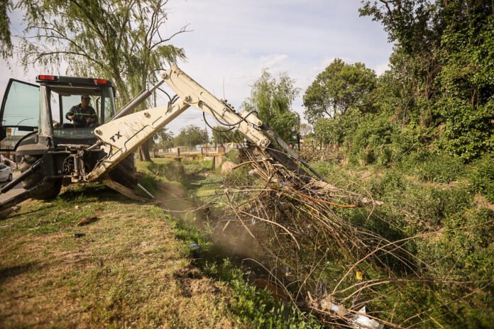 36 toneladas de residuos retiradas del canal Maestro Sur