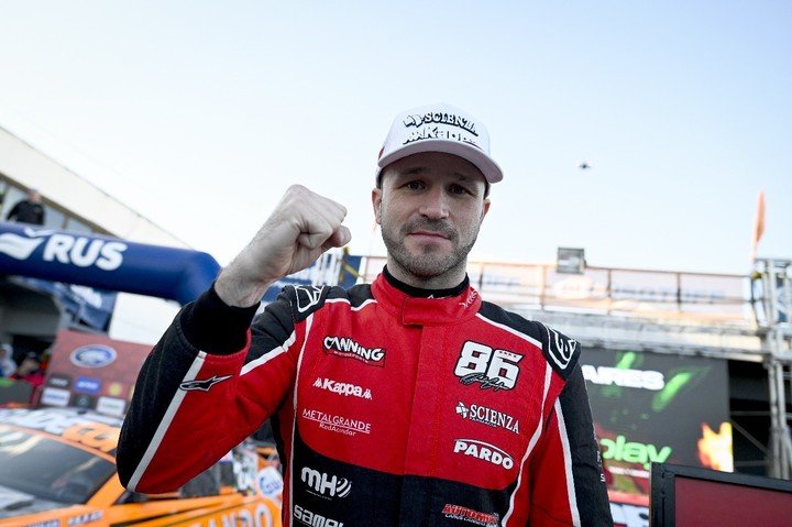 Canapino está tocado por la varita.