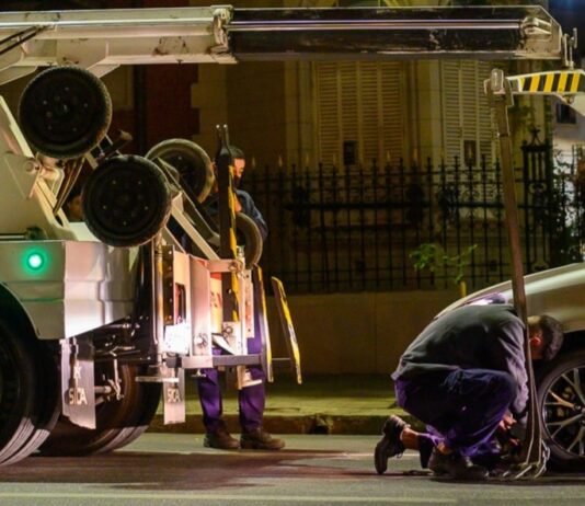 Botón de denuncia por mal estacionamiento: obstruir garajes es la falta con mayor incidencia