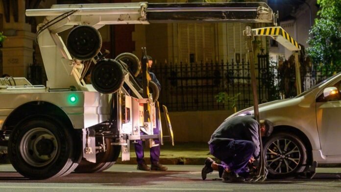 Botón de denuncia por mal estacionamiento: obstruir garajes es la falta con mayor incidencia