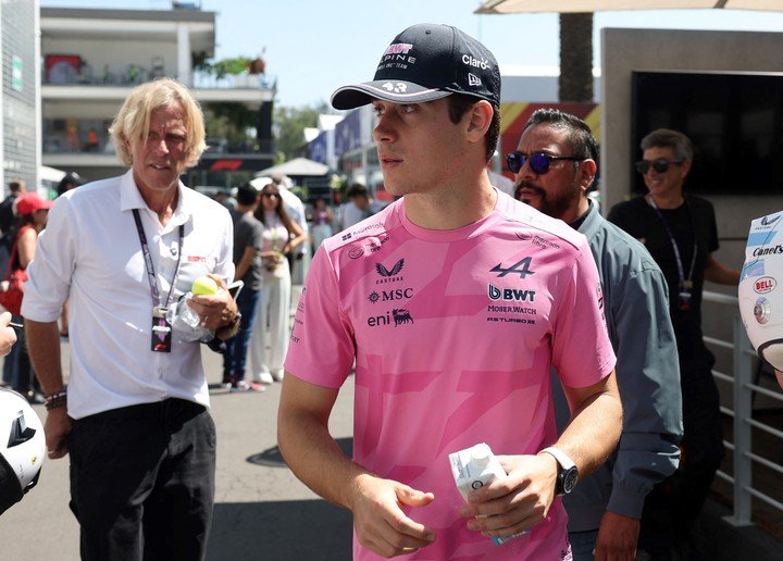 Así llegó Franco Colapinto al Paddock de la F1 en México.
(REUTERS/Henry Romero)