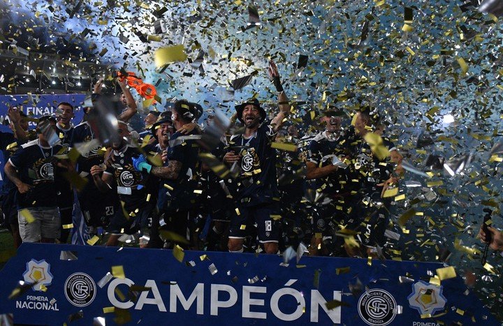 La Lepra y su histórico título de la Primera Nacional. (Telam).