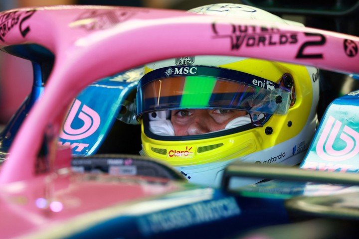 Franco Colapinto sufrió con el rendimiento del Alpine en pista, pero al menos superó a sus dos compañeros de equipo este viernes.
(REUTERS/Raquel Cunha)