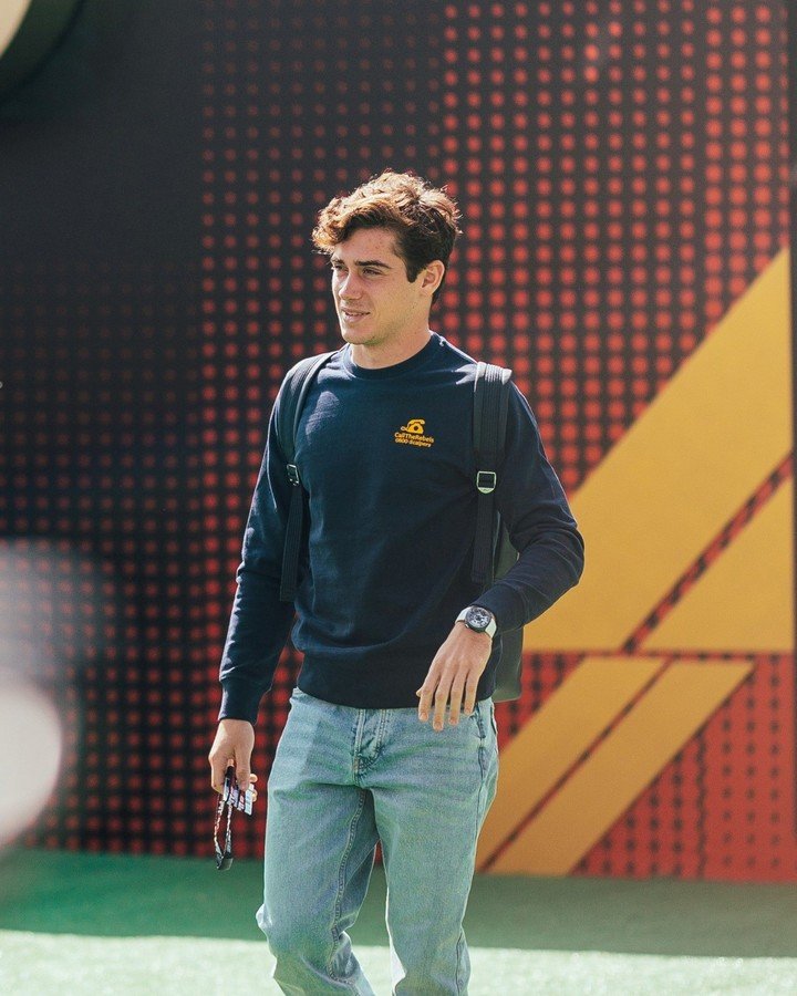"Call the rebels", el buzo de Colapinto ¿en referencia al incidente con Gasly? (Prensa Alpine).