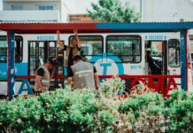 Mediante un operativo integral, el Municipio continúa la puesta en valor de paradas de colectivo