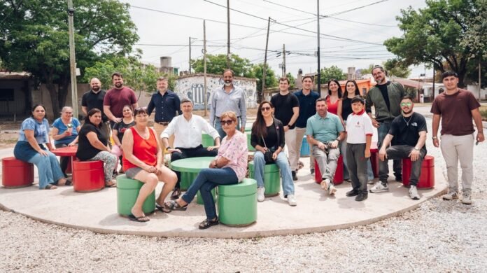 Passerini recorrió la plaza Amadeo Nuccetelli: será el nuevo espacio verde de barrio Parque Futura