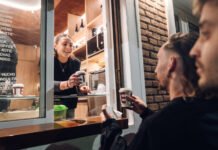 Primera edición de «La Noche de las Compras» en la calle Ituzaingó: música, descuentos y gastronomía en el corazón de Córdoba