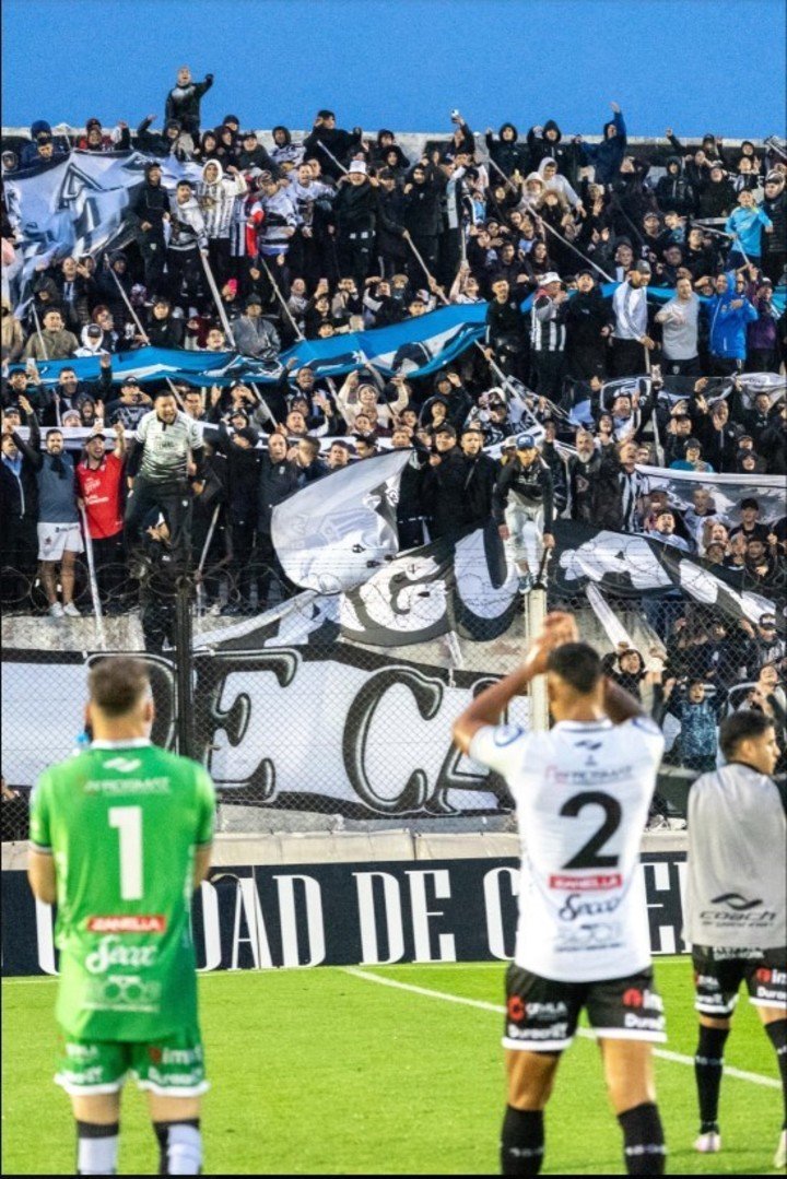 Estudiantes sueña con el ascenso.