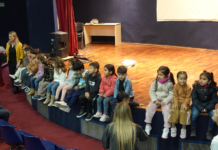 Alumnos y alumnas del Jardín Municipal Frutillita exploraron el arte urbano cordobés