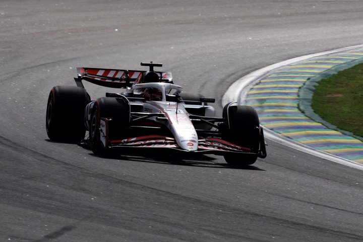 Es muy parecido al Haas.